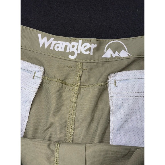 Wrangler Relaxed Fit Army Green Cargo Shorts Stretch W/ Tech Pocket Mens Sz 48 - Picture 10 of 10